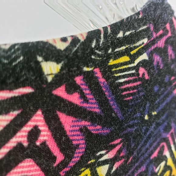 LuLaRoe Women's Black Pink Aztec Pyramid Short Sleeve Tunic Shirt Top Blouse - Picture 13 of 16
